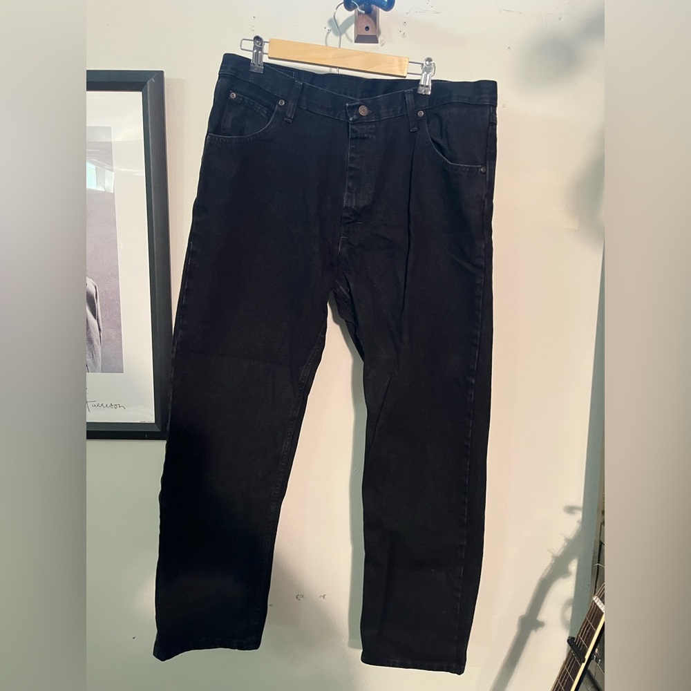 Wrangler Men's Relaxed Black Jeans